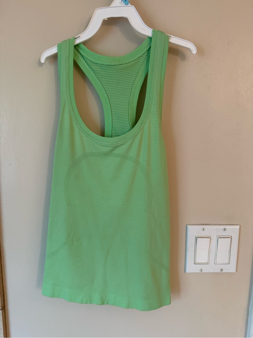 Lululemon swiftly tech Racerback Women’s Green Tank Top size 2